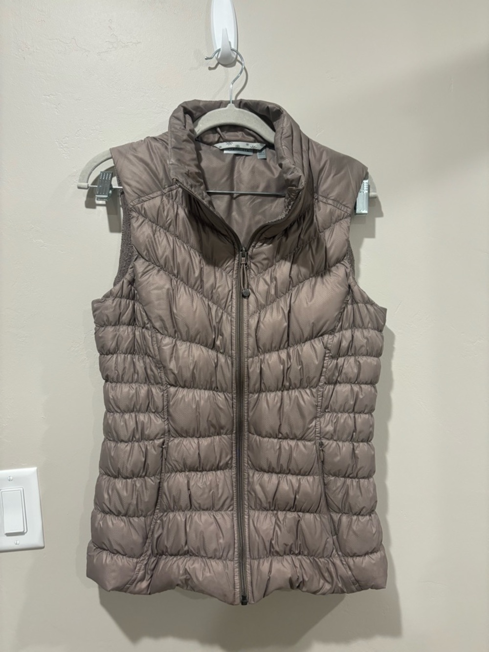 Athleta Quilted Puffer Vest in Taupe- Goose Down Filled